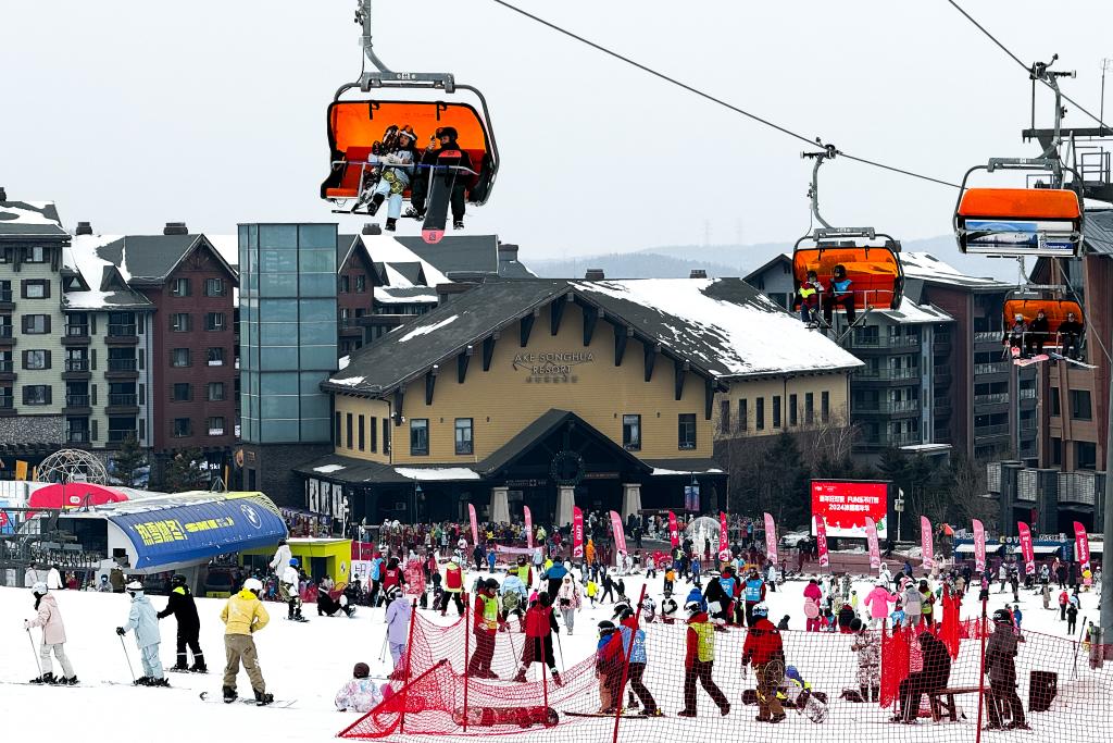 生活观察丨雪季沸腾如何安全又尽兴——多地雪场走访观察