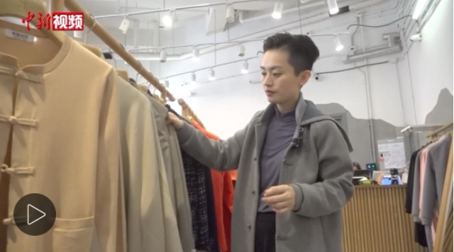 香港服装设计师林春菊：我用华服推广中华文化