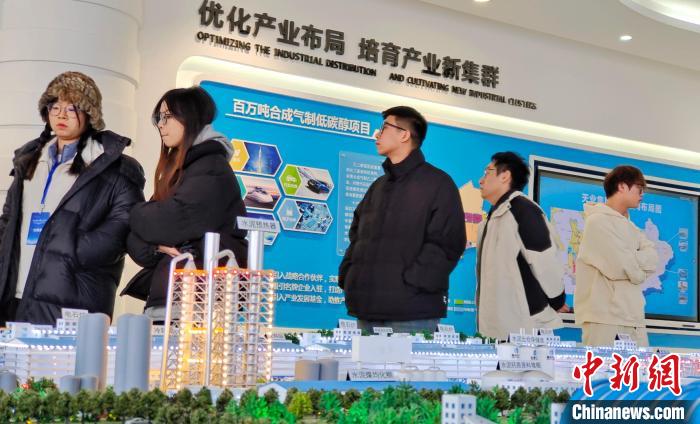 台胞青年参访新疆石河子市