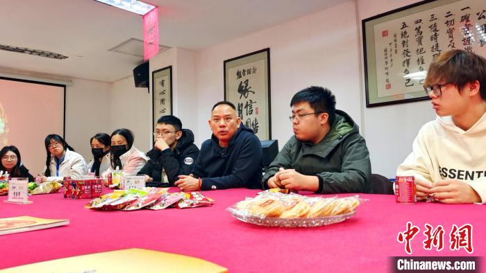 台胞青年参访新疆石河子市