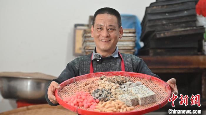 （新春走基层）香甜灶糖迎小年 手工艺人守年味