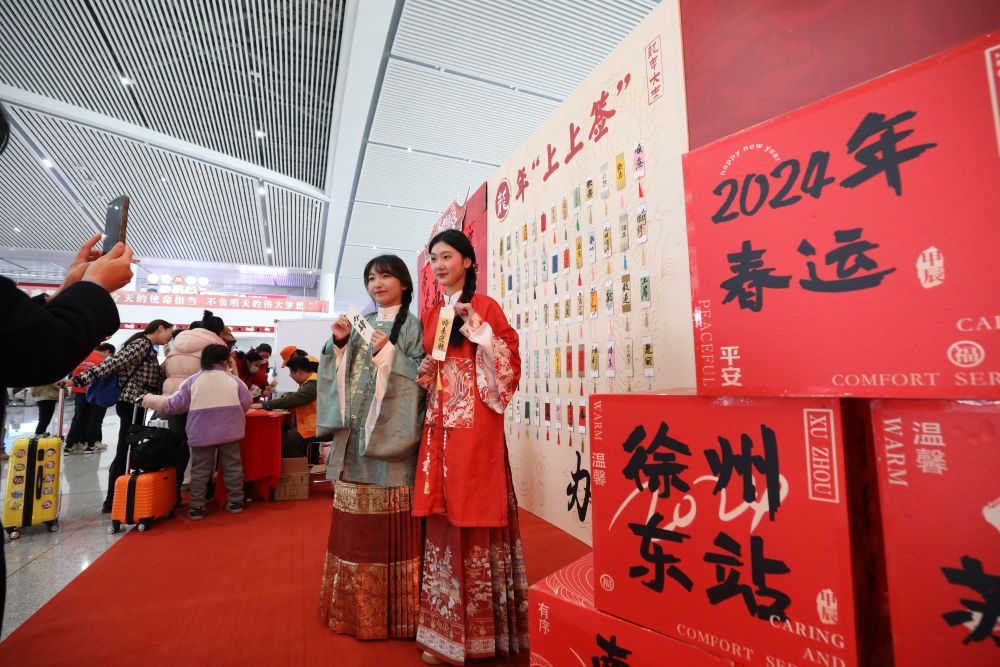 “新中式”走俏 “国潮风”带火年货消费