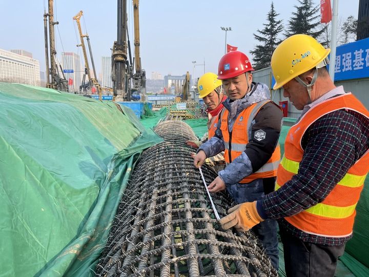 玉兔辞旧岁 金龙启新程——除夕贺新春