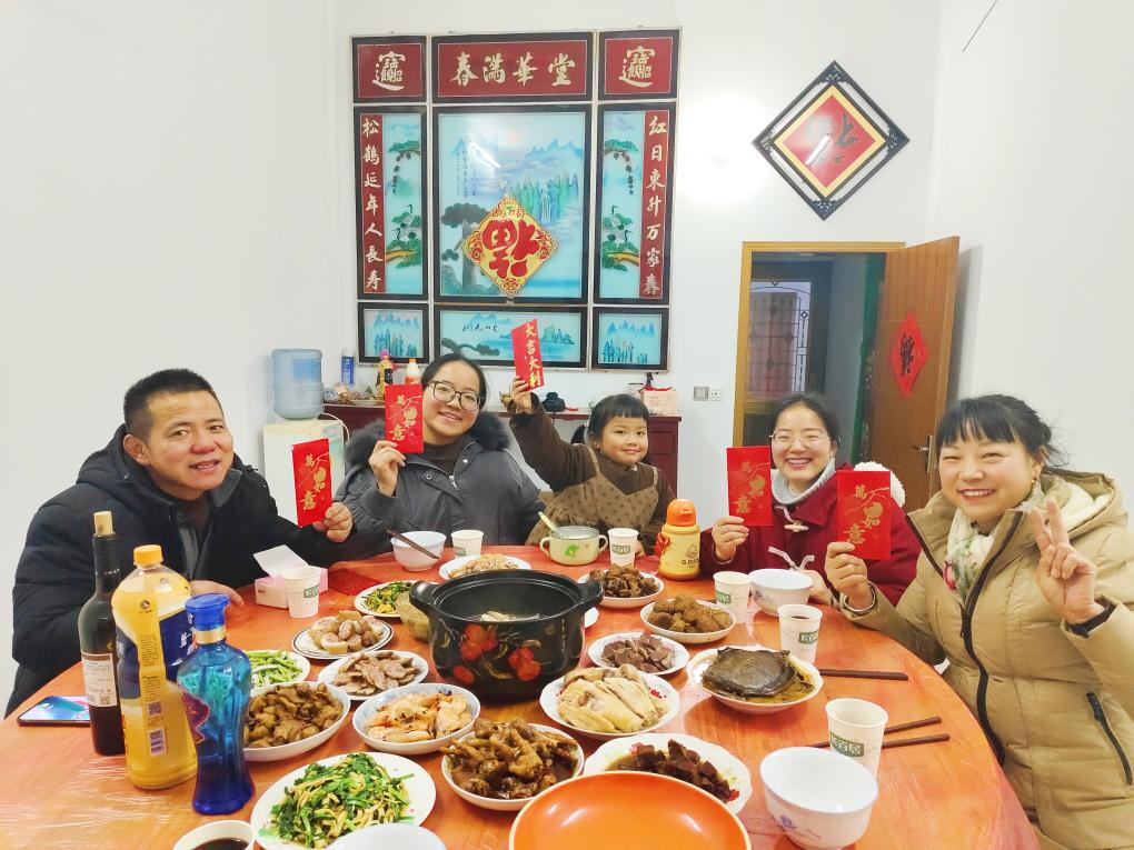 锦绣中国年｜年夜烟火暖人心——从团圆“食”刻看消费活力