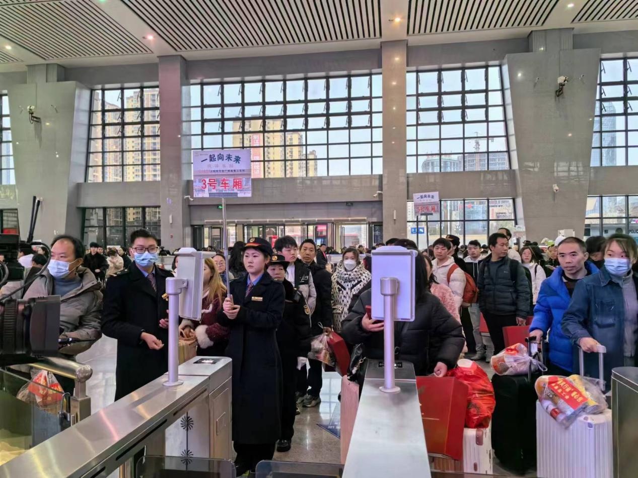 击鼓催征正当时 更扬云帆立潮头——广东省高质量发展大会侧记