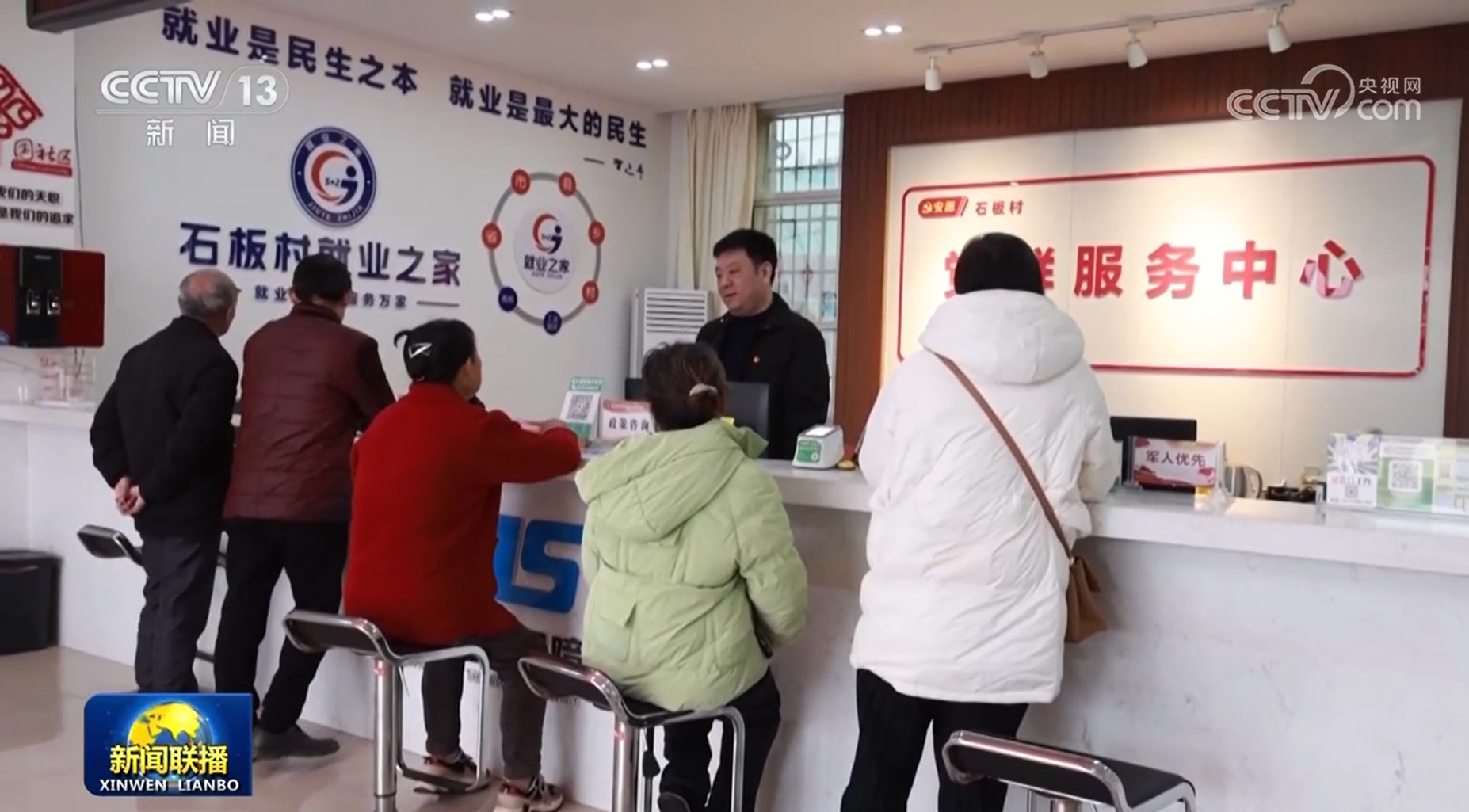 摘牌减负 让基层干部轻装上阵