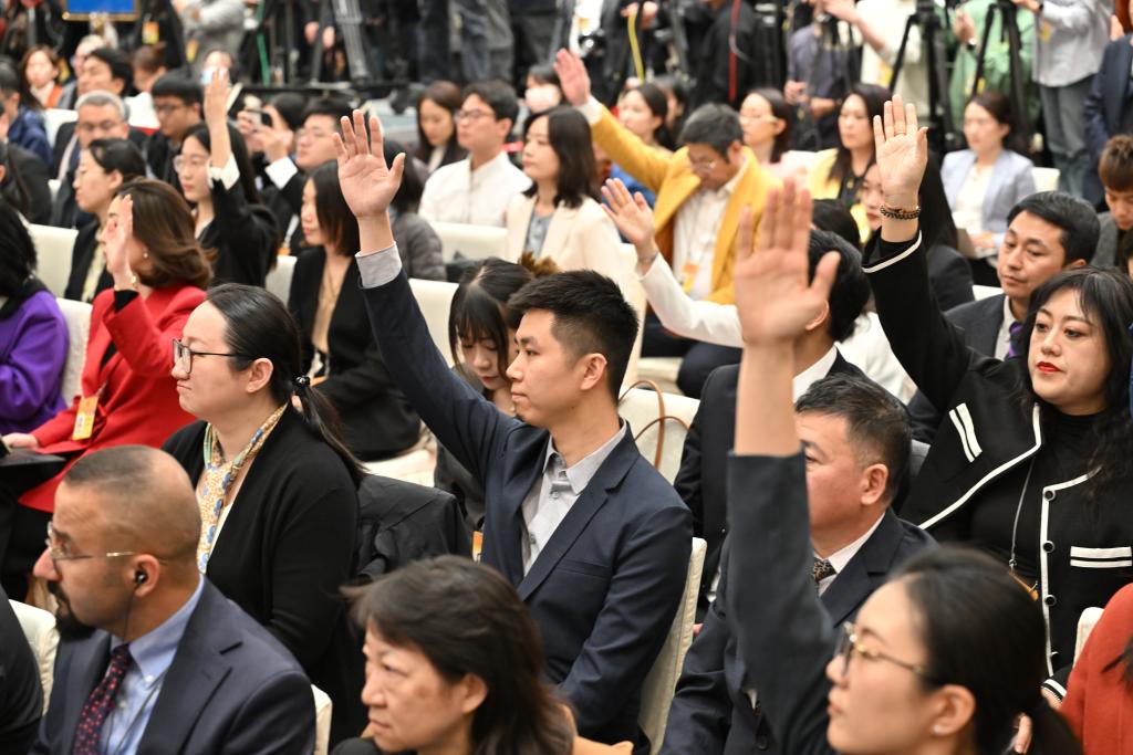 十四届全国人大二次会议举行新闻发布会