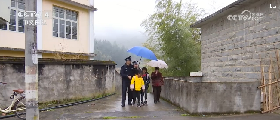 雷锋精神人人可学 奉献爱心处处可为