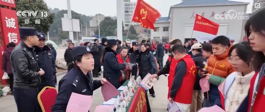 雷锋精神人人可学 奉献爱心处处可为