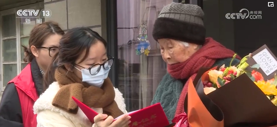 雷锋精神人人可学 奉献爱心处处可为