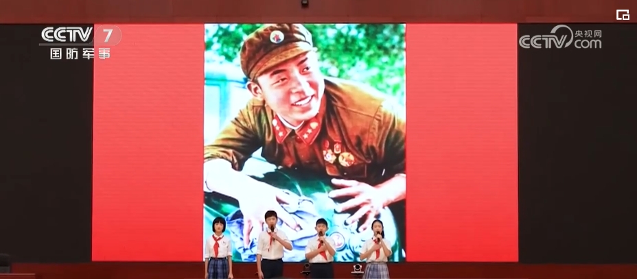 雷锋精神人人可学 奉献爱心处处可为