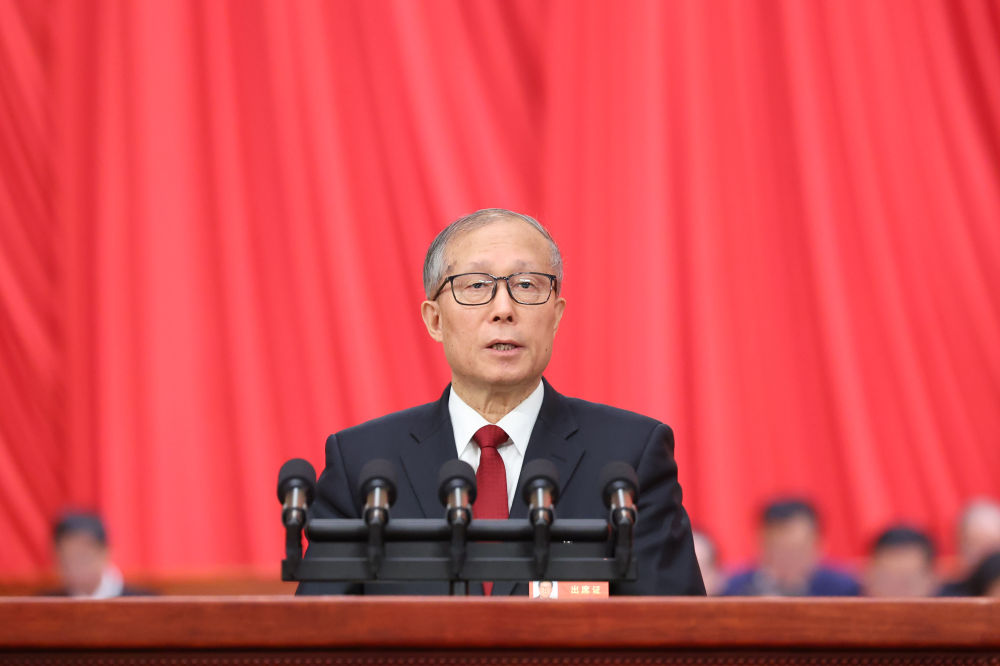 十四届全国人大二次会议在京开幕 习近平王沪宁蔡奇丁薛祥李希韩正等在主席台就座 李强作政府工作报告 赵乐际主持大会 听取关于国务院组织法修订草案的说明等