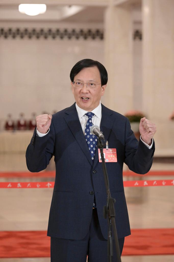 第三场“委员通道”集体采访活动举行