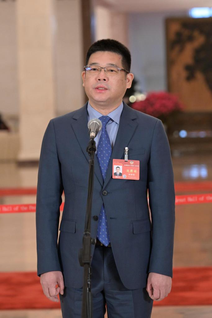 第三场“委员通道”集体采访活动举行