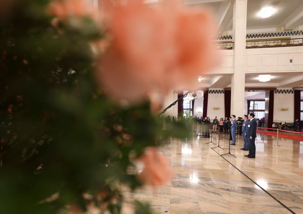 第三场“委员通道”集体采访活动举行