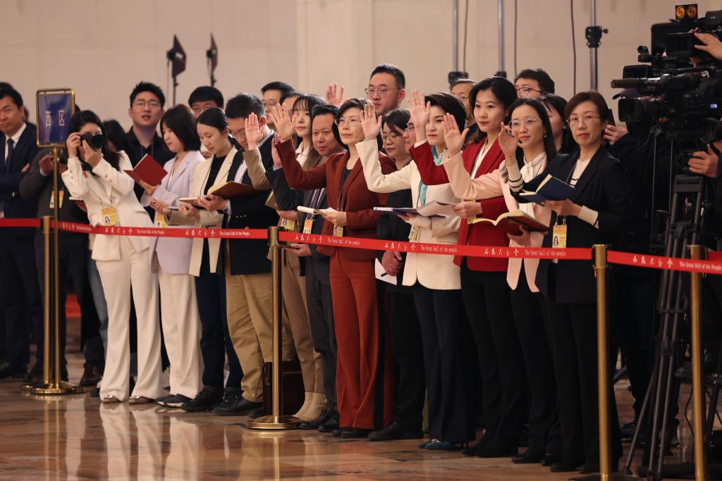 第三场“委员通道”集体采访活动举行