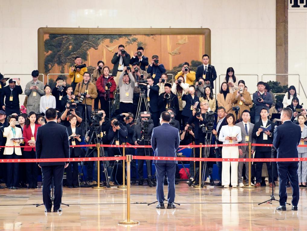 第三场“委员通道”集体采访活动举行