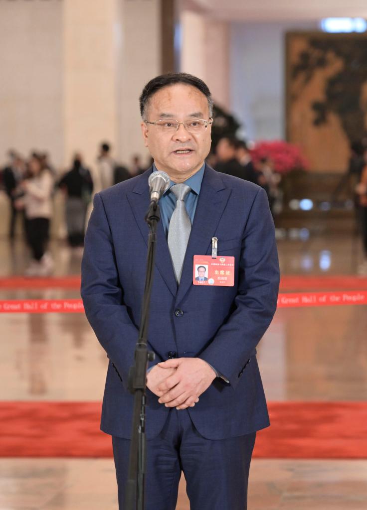 第三场“委员通道”集体采访活动举行