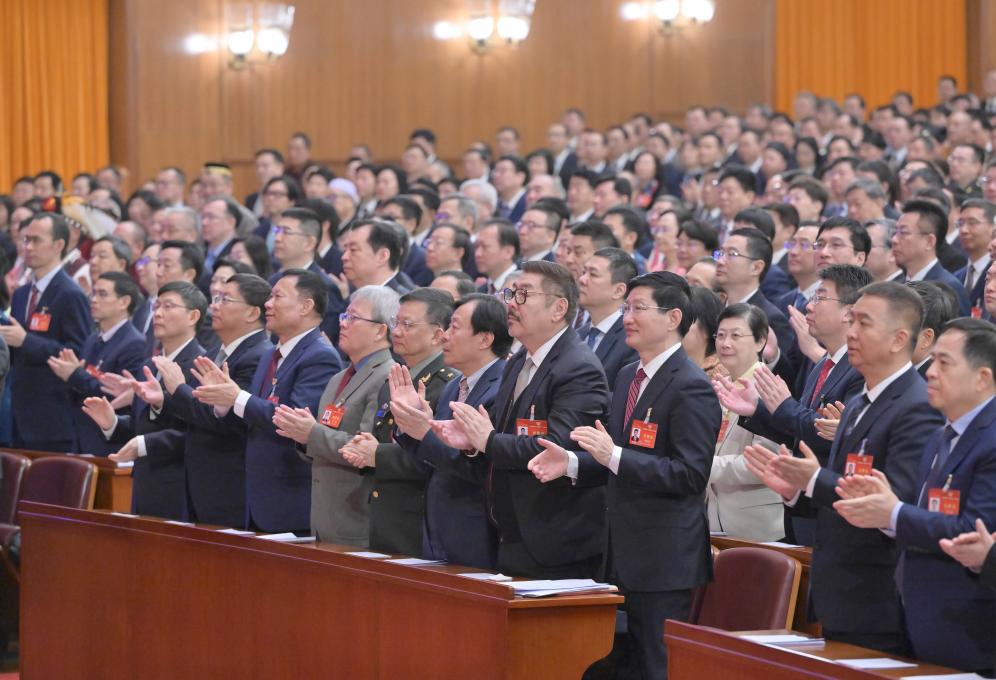 全国政协十四届二次会议闭幕