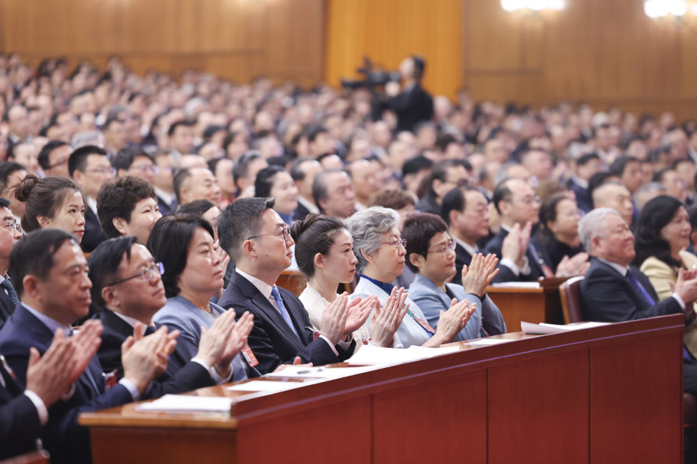 两会镜距离 | 从春天再出发