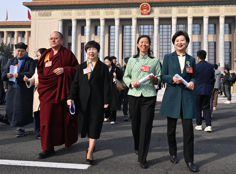 两会镜距离 | 从春天再出发