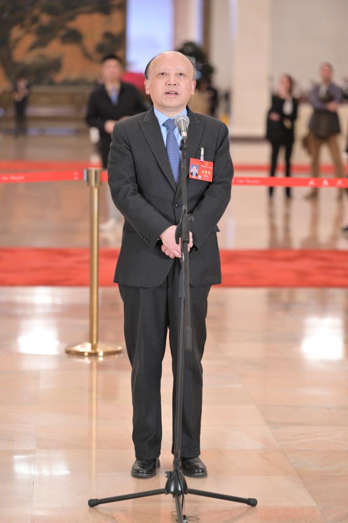 第三场“代表通道”集中采访活动举行