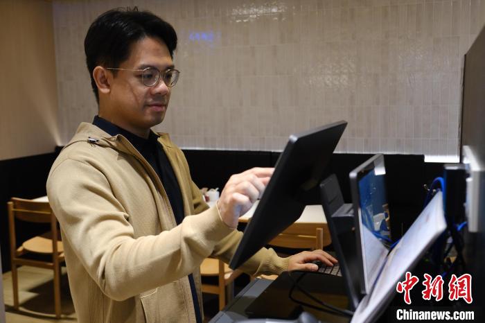 探访百年老街中英街：港式风情街区新貌吸引市民游客