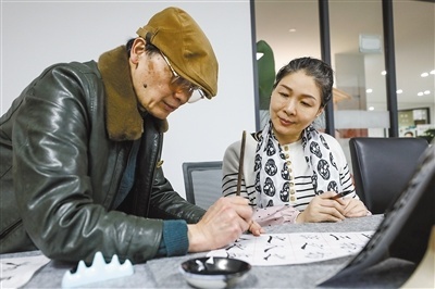 一站式服务就在家门口是什么感受？记者观察→
