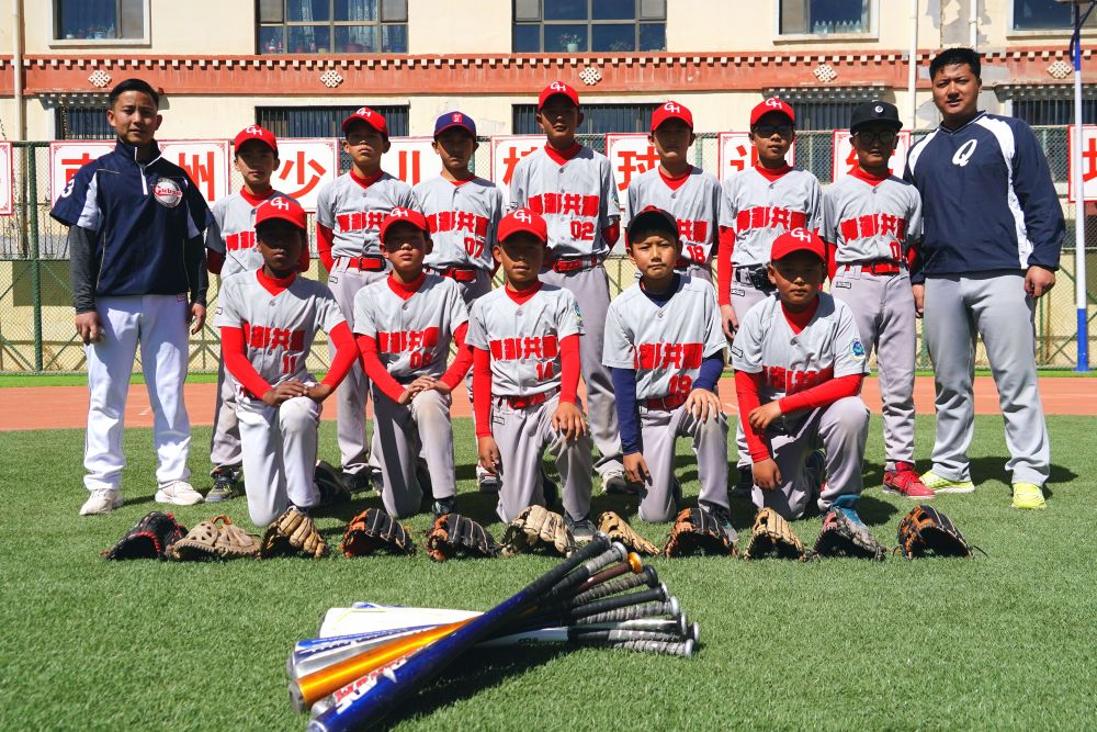 追光｜从牧场到棒球场，藏族学子在雪山下向阳成长