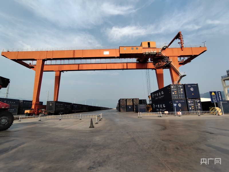 万千气象看云南 | 西双版纳发挥火车客货交通优势 助力对外开放高速发展 万千气象看云南 | 西双版纳发挥火车客货交通优势 助力对外开放高速发展