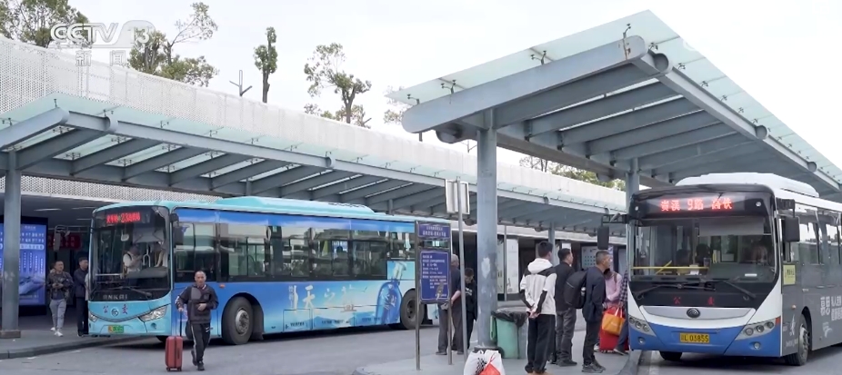 “空铁”接驳、气垫床……铁路部门细化服务 保障假日期间旅客顺利出行