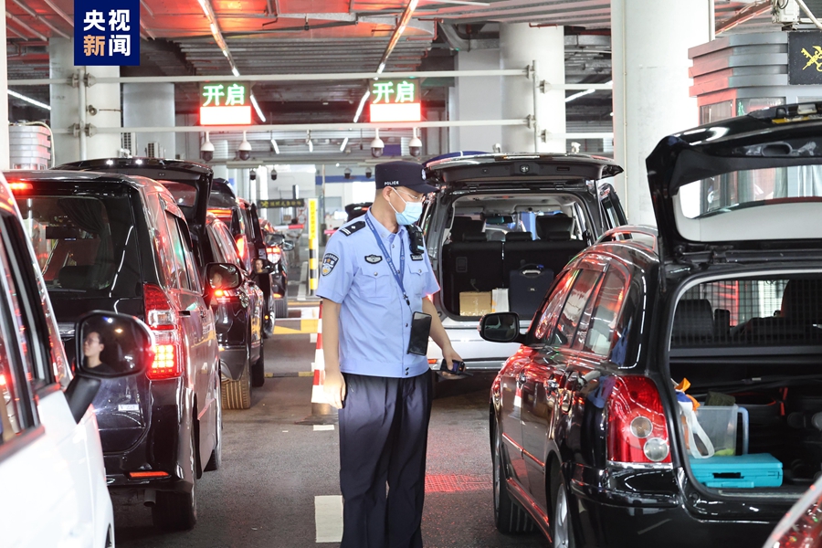 超100万人次！港珠澳大桥“人车两旺” 自驾“北上”成主流