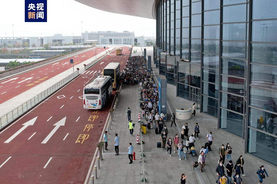 超100万人次！港珠澳大桥“人车两旺” 自驾“北上”成主流