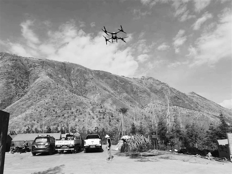 无人机“飞天种树” 助力拉萨南北山绿化