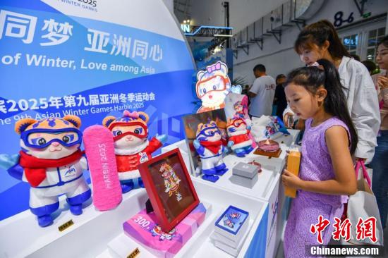 【图刊】“热辣滚烫”的消博会