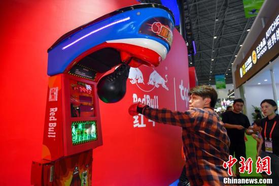 【图刊】“热辣滚烫”的消博会