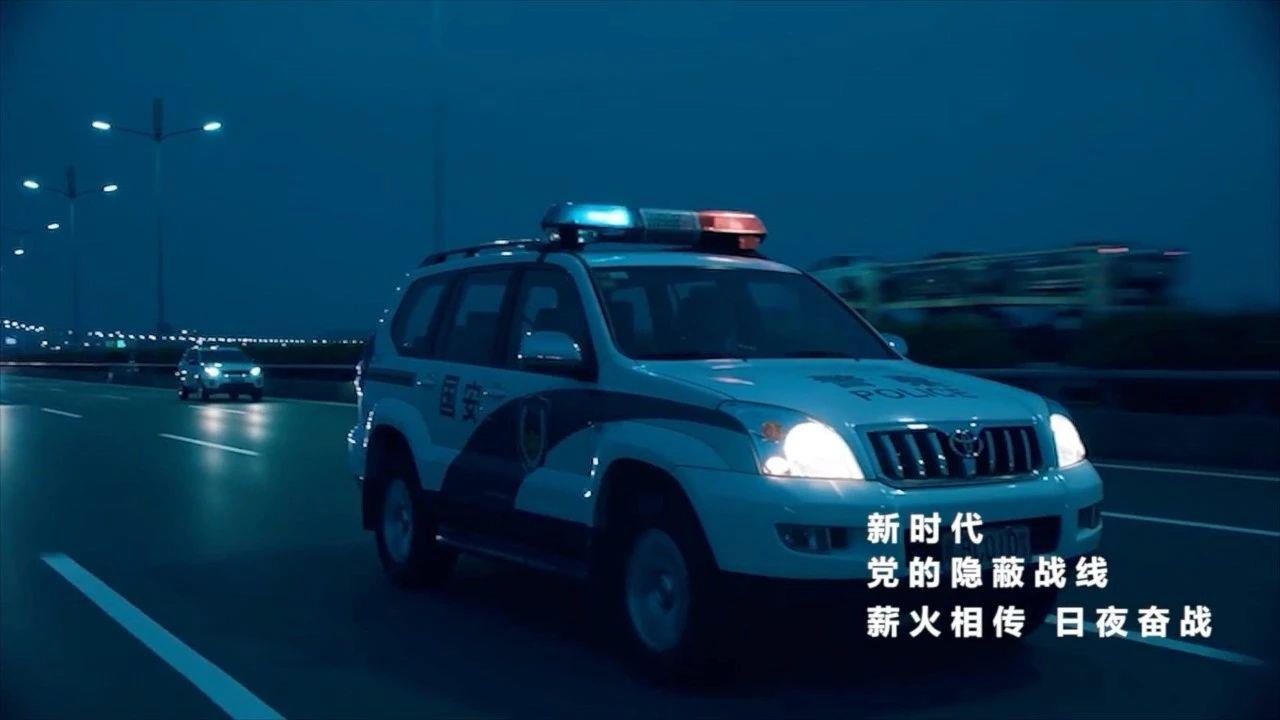 没有照片，只有胸前的国旗！这位获奖者来自……