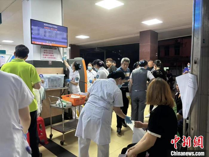 直击广州白云区龙卷风救灾：伤者及时救治 路电通信恢复