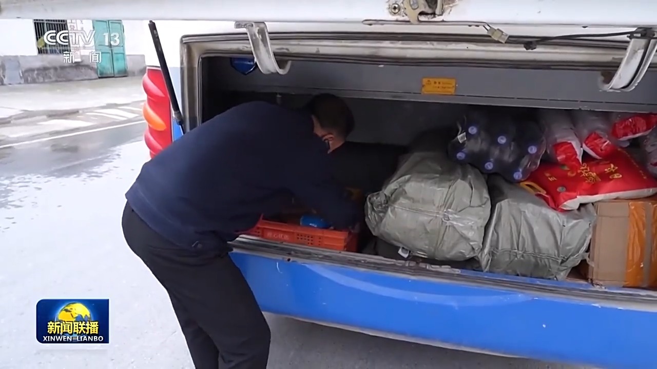 16年义务“带货”10万件 暖心的他也被大山里的乡亲温暖着