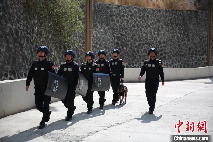 西藏吉隆口岸：“五一”我在岗，用心守护着边境和谐安宁