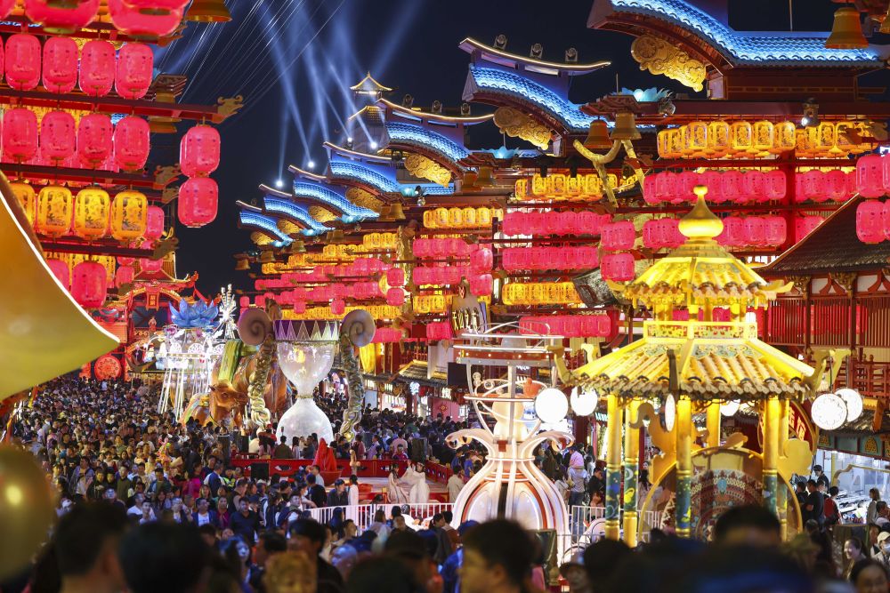 “五一”消费观察:人流涌动背后的市场活力 “五一”消费观察:人流涌动背后的市场活力