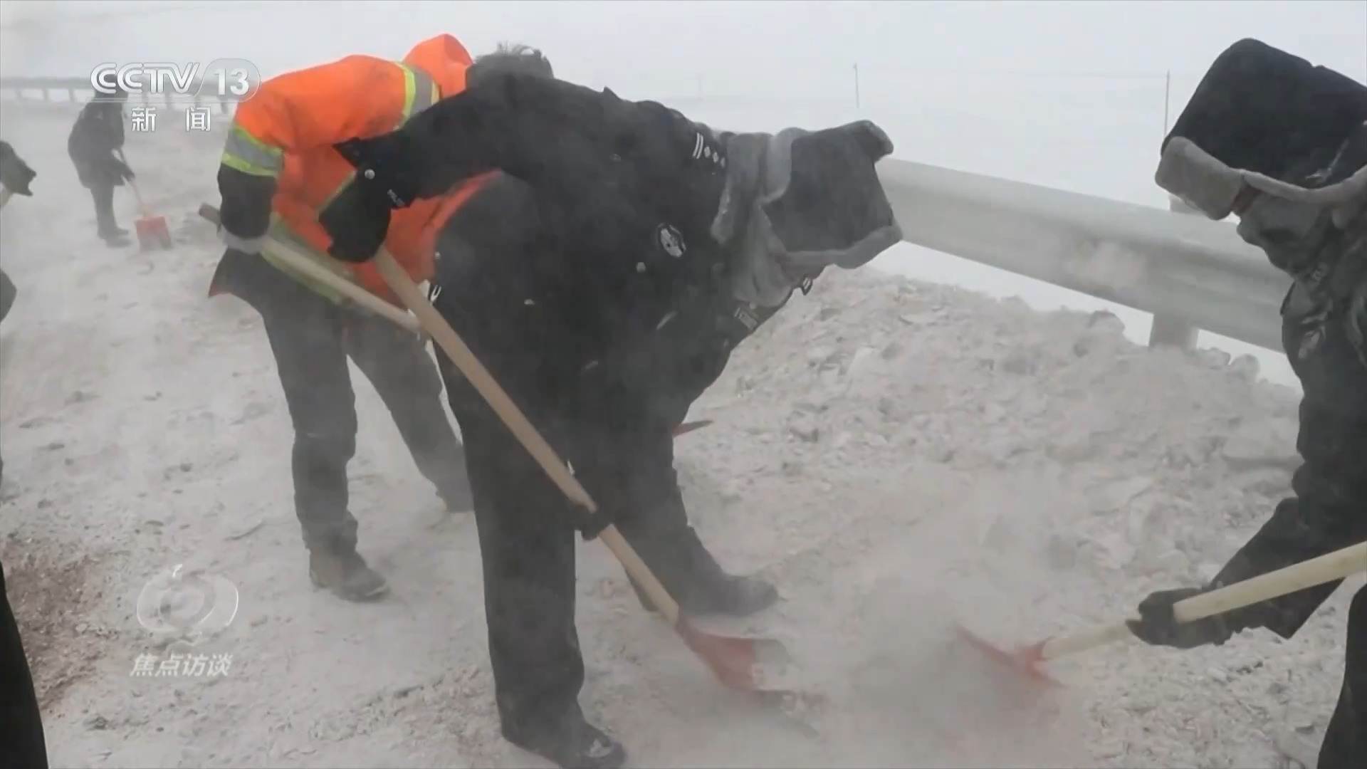 焦点访谈丨在沙漠、在高原 这群劳动者值得被看见