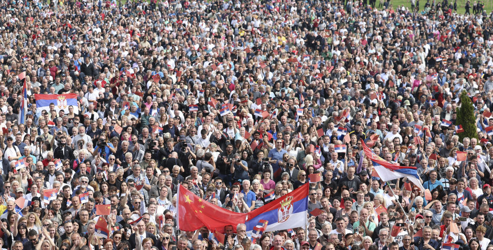 高清大图 | 习近平在贝尔格莱德出席塞尔维亚总统武契奇举行的欢迎仪式