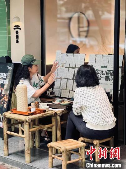 广西非遗美食新潮化：油茶传承人收上“洋弟子”