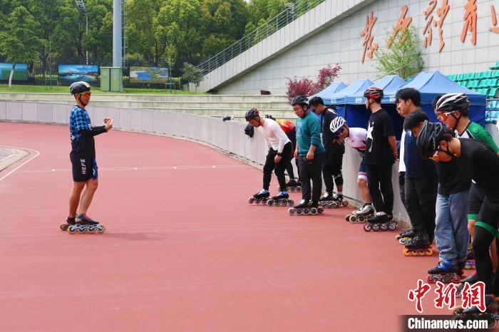 从冠军到教练 “90后”台青林家荣在大陆书写轮滑梦