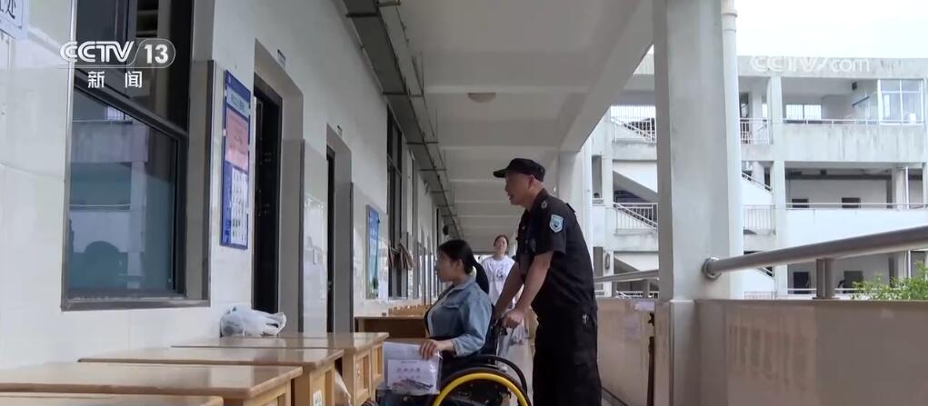 加油！被温暖包裹一路前行 高位截瘫的她乘轮椅“圆梦”高考