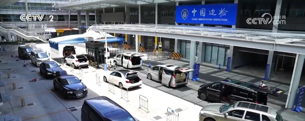 深圳各口岸迎来多轮出入境客流高峰 湾区跨境流动日益频密