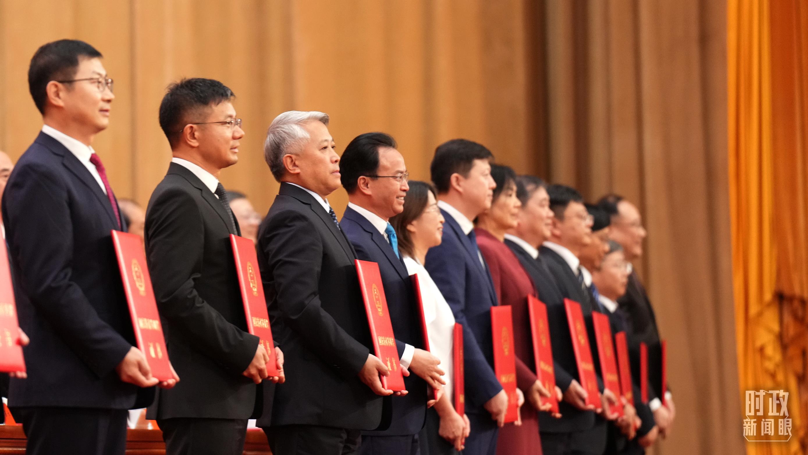 时政新闻眼丨一场科技盛会召开，习近平强调锚定这个战略目标