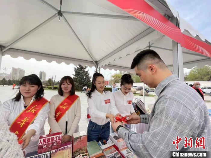 新时代的乌兰牧骑：做扎根草原的民族团结使者