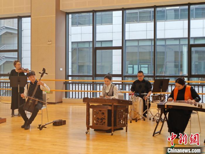 新时代的乌兰牧骑：做扎根草原的民族团结使者